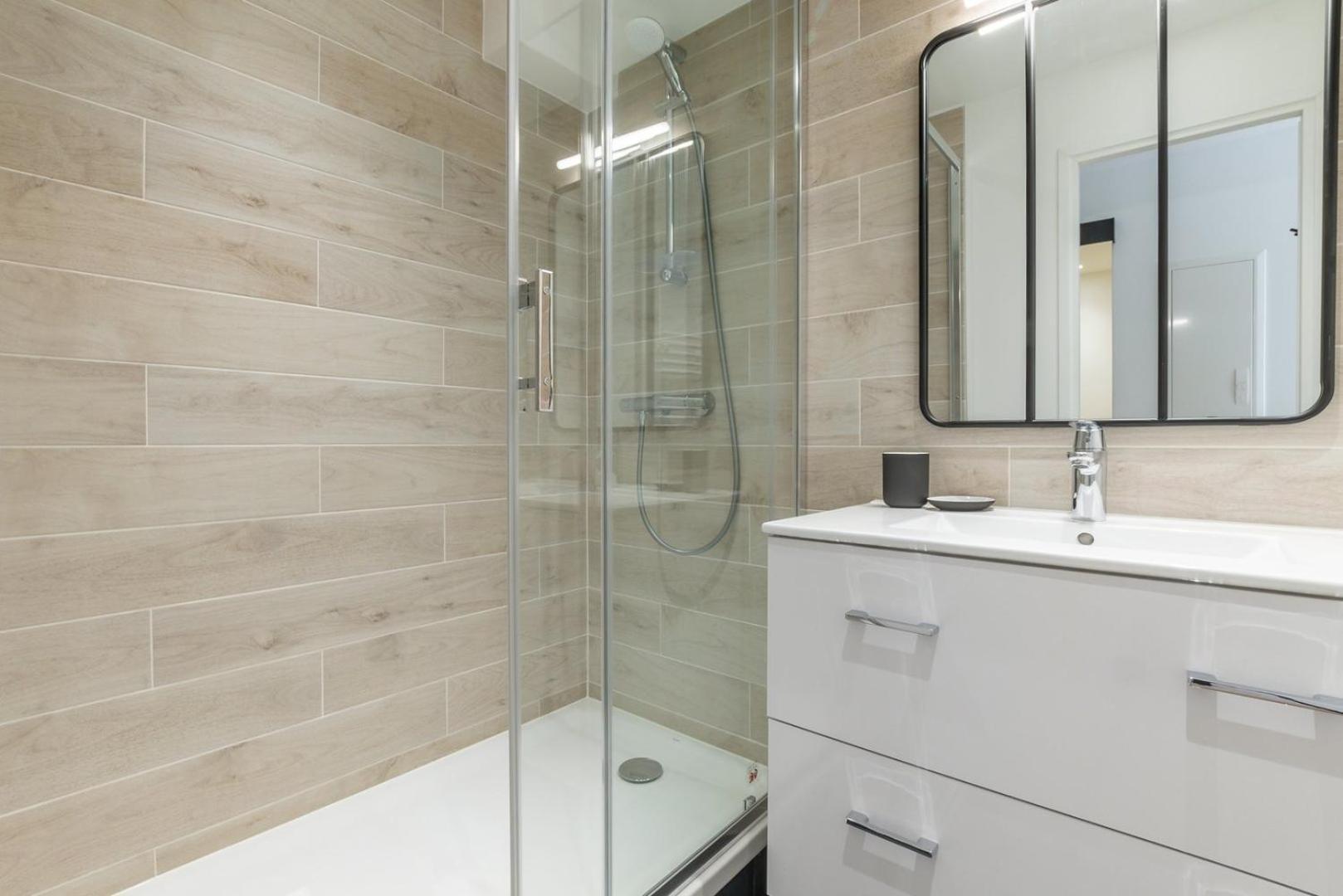 Апартаменты Guestready - Airy Apt For 4 In Исси-ле-Мулино Экстерьер фото
